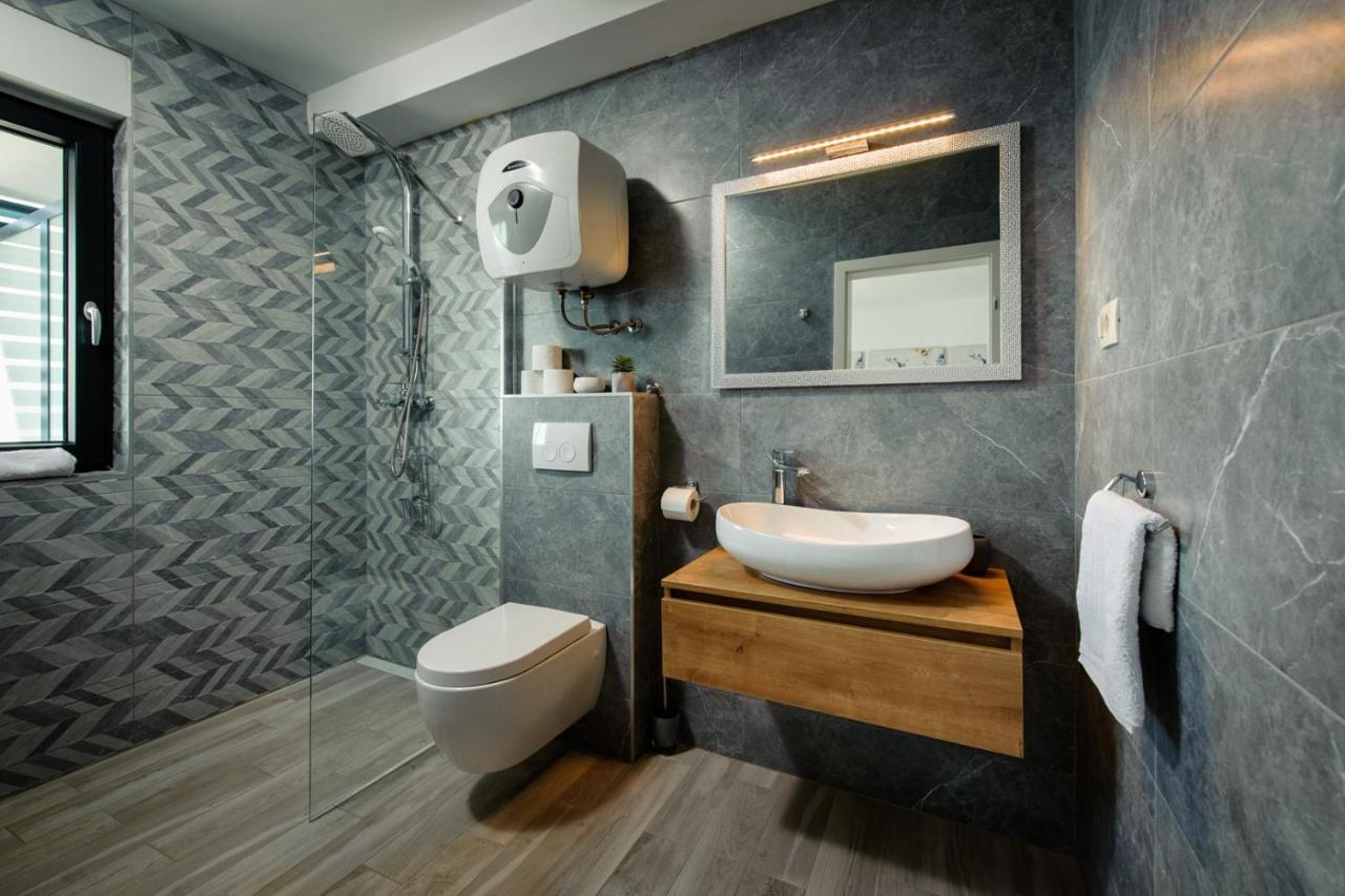 Villa Leona A Luxury Villa Near Makarska, Heated Pool Zivogosce Room photo